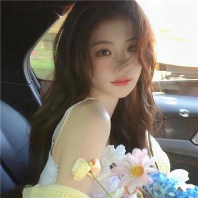 照片中的女孩
